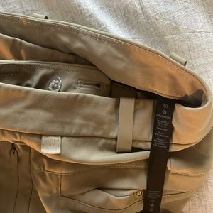 Men’s Lululemon khaki pants